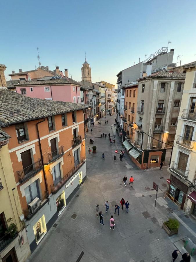 Appartamento Loft Acogedor Con Terraza Y Parking En El Centro Huesca Esterno foto